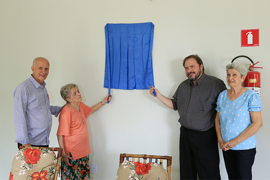 Nelson, Loretana, Fabio Canceliero e Marina Avellar descerram placa - fotos Day Clicks