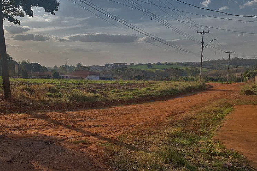 Rua será asfalta ainda neste mês; local começará a ser loteado