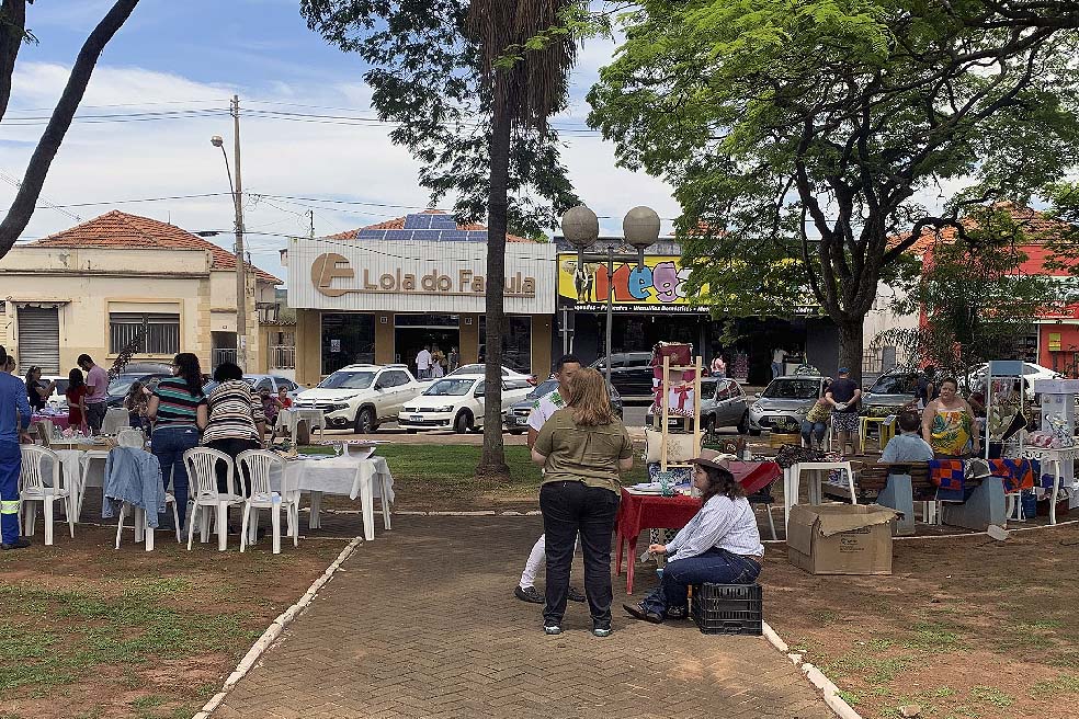 Feira do Artesanato trouxe os artesãos para a praça