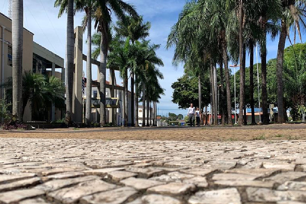 Rua Monteiro Lobato será reaberta e terá vagas de estacionamento