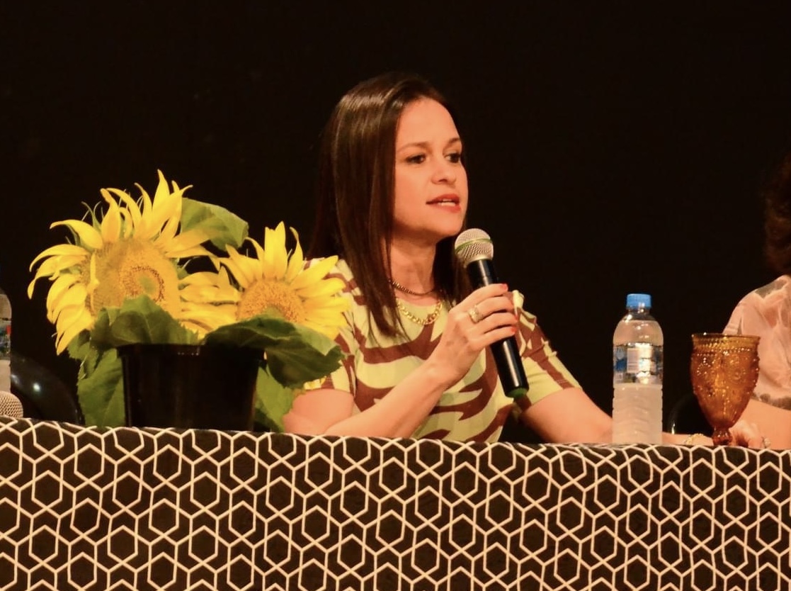 04C3FFEB-1808-41DD-AE85-86528C208E6F