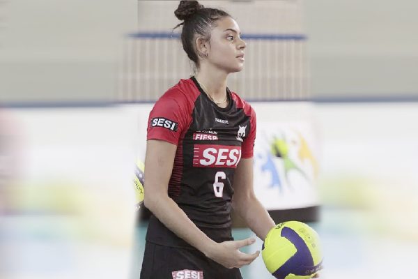 Ana Luíza já jogou pelo Praia Clube (MG) e agora defende o SESI Bauru