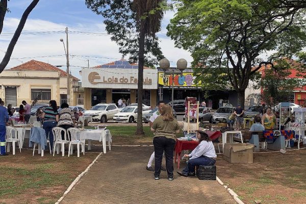 Feira do Artesanato trouxe os artesãos para a praça