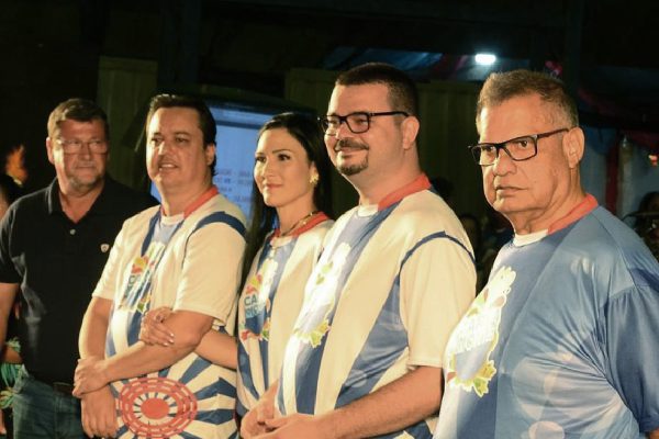 Diego Rossini (centro) não sabe se será candidato e se terá  apoio de Márcio Miguel - foto Lucas Ribeiro