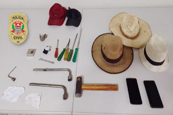 Ferramentas usadas pelos bandidos presos em Novo Horizonte - foto Polícia Civil