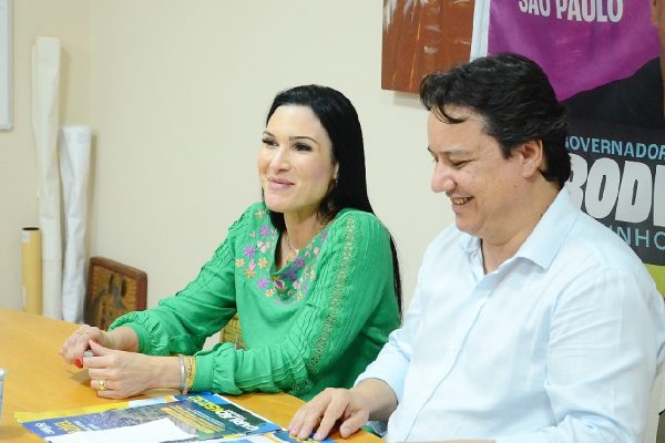 Marcio fez a transmissão ao lado da Primeira Dama Denise - foto Lucas Ribeiro