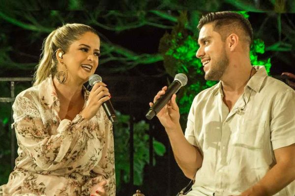 Dupla Maria Cecília e Rodolfo se apresenta no último dia da festa