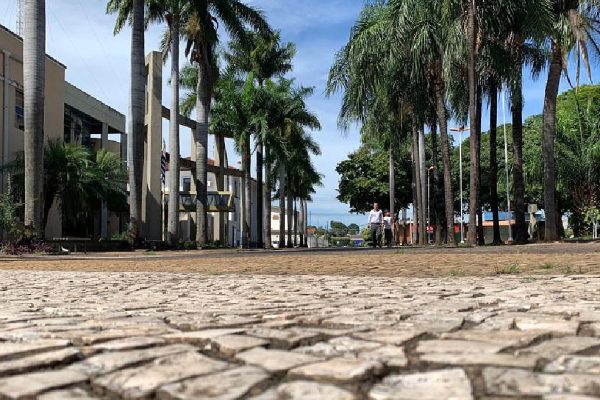 Rua Monteiro Lobato será reaberta e terá vagas de estacionamento