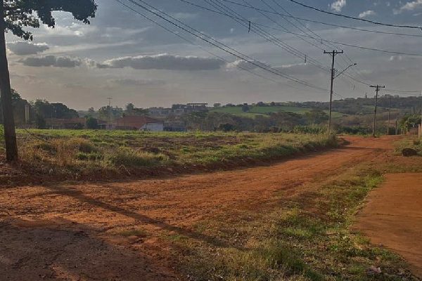 Rua será asfalta ainda neste mês; local começará a ser loteado