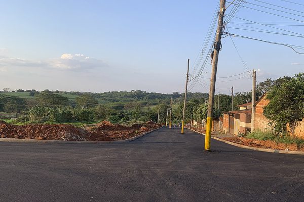 Empresa informou que remoção de postes será antecipada pela segurança dos motoristas