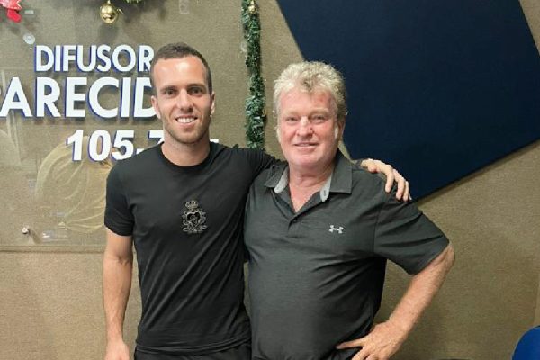 Serginho e seu pai, Sérgio Soler, em recente passagem pela Difusora Aparecida